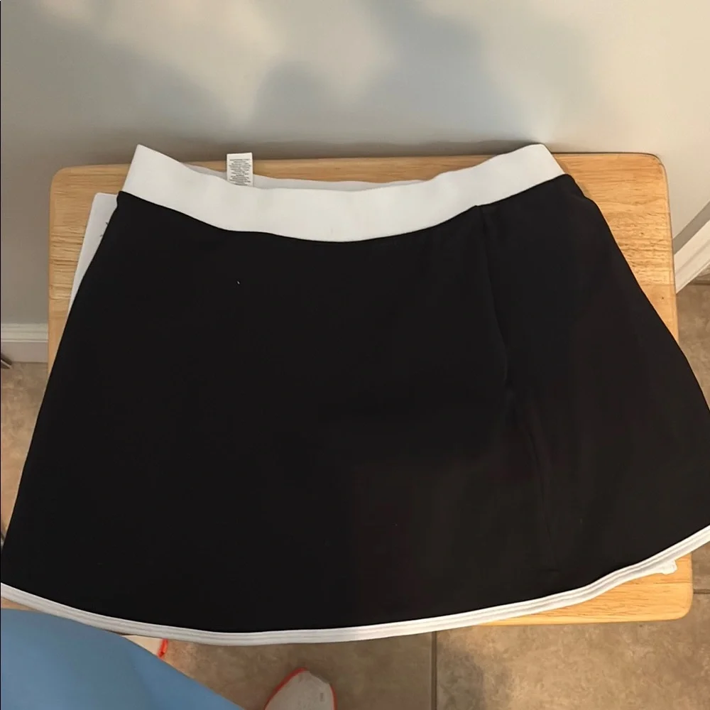 ALO Yoga Black and White Skirt